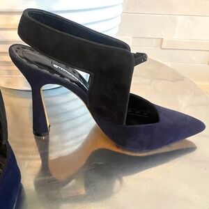 Manolo Blahnik Black/Dark Blue Suede Pumps EUC